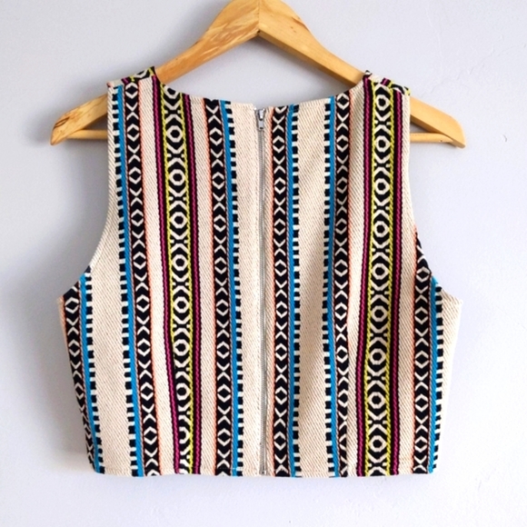 🆕🌿AZTEC CROP TOP🌿 - Picture 2 of 7